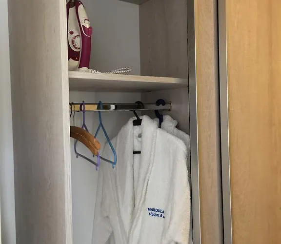 Casa Blue Sarantis بيت ضيافة فاليراكي