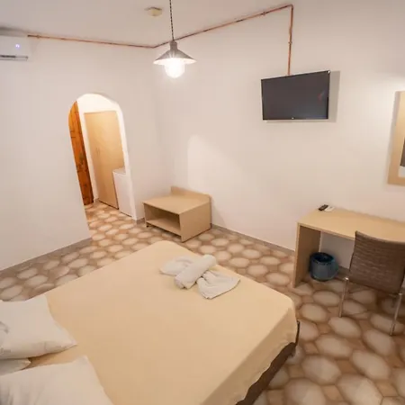 Maroula Blue Studios&suites