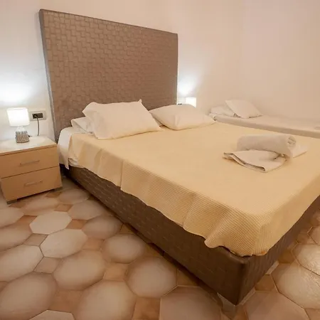 Maroula Blue Studios&suites