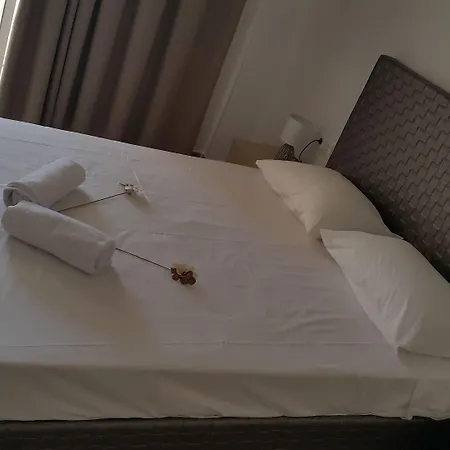 Casa Blue Sarantis 招待所 法里拉基