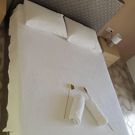 Casa Blue Sarantis 招待所 法里拉基